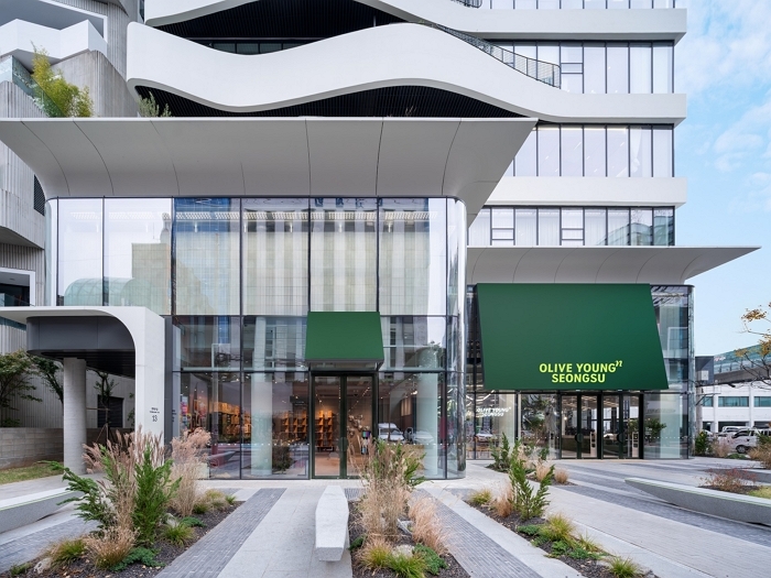 ‘K뷰티 관광 심장부’로 떠오른 성수동... ‘올리브영N 성수’ 외국인 방문 늘며 K뷰티 관광도 활기