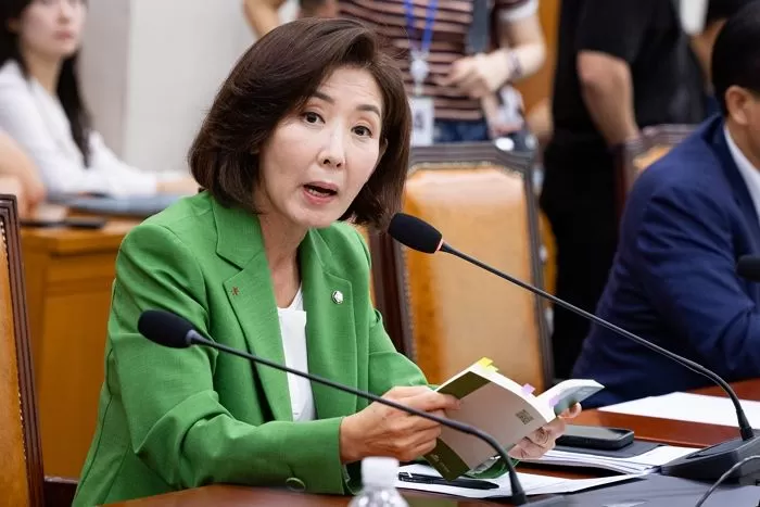 나경원 “김어준의 딴지일보, 민주당 광신도들의 ‘로동신문’”... 정청래 직격