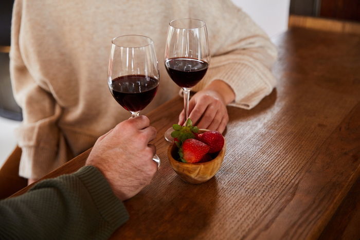 ‘연말 파티’ 분위기 확실히 책임져 줄 ‘가성비 와인’ 6가지