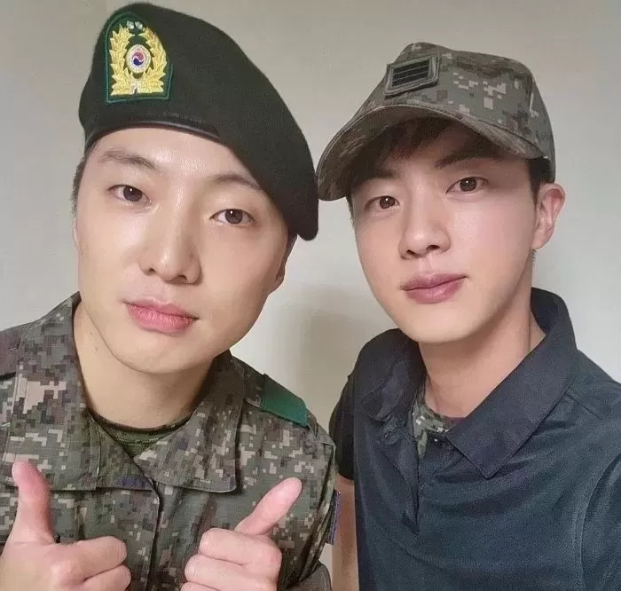 강승윤과 진(본명 김석진) / 위버스