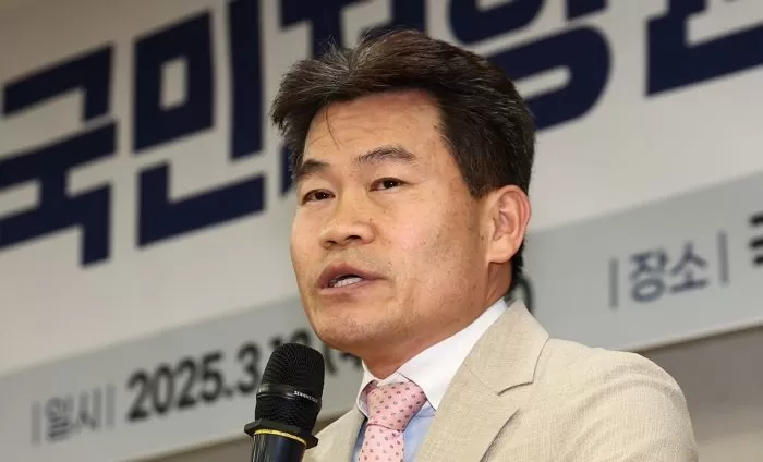 전한길 “김예지 숙청해야... 尹 전 대통령 등에 칼 꽂아”