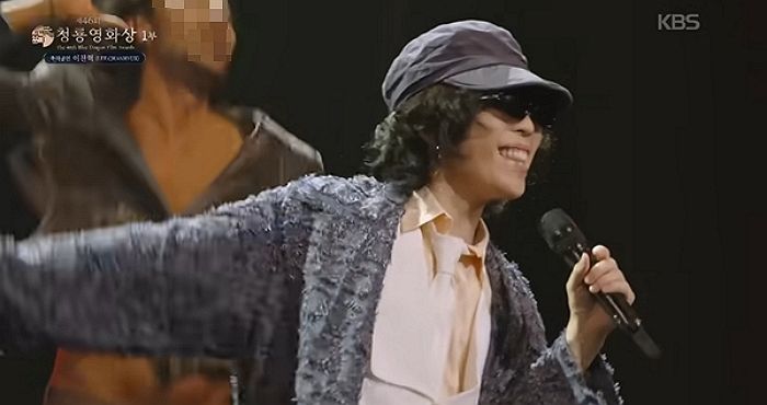 이찬혁, 지난해 ‘관짝 퍼포먼스’ 이어 또 한 번 ‘청룡영화상’ 무대 씹어먹었다