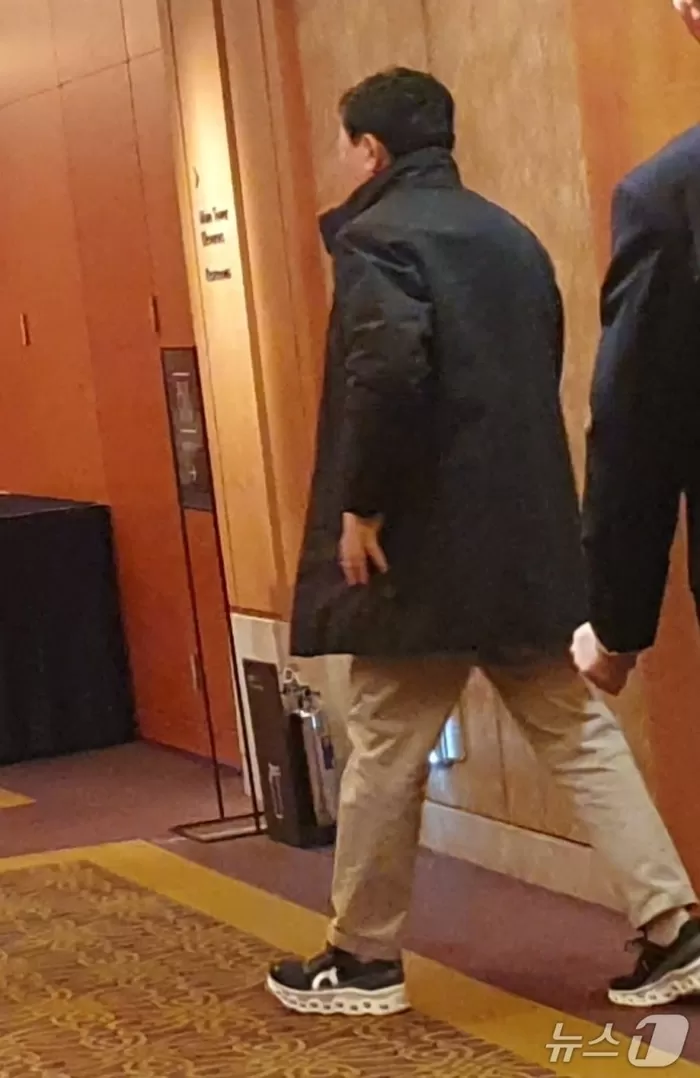 신동빈 롯데 그룹 회장이 19일 오후 2시 롯데호텔에 방문했다. 2025.11.19/뉴스1 ⓒ News1 김명신 기자