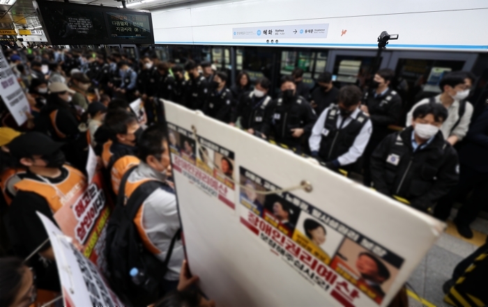 origin_전장연1년만에지하철탑승시위재개.jpg