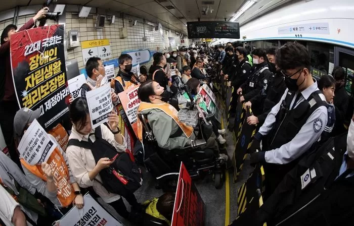 지난 21일 서울 지하철 4호선 혜화역 동대문 방면 승강장에서 제62차 