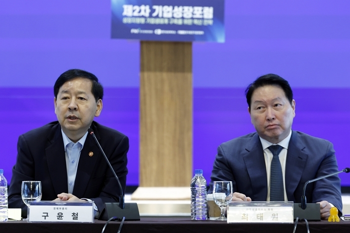origin_기업성장포럼인사말하는구윤철부총리.jpg