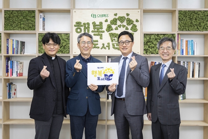 [사진자료2] 오비맥주, 청주서 시니어 대상 행복도서관 12호점 개관.jpg