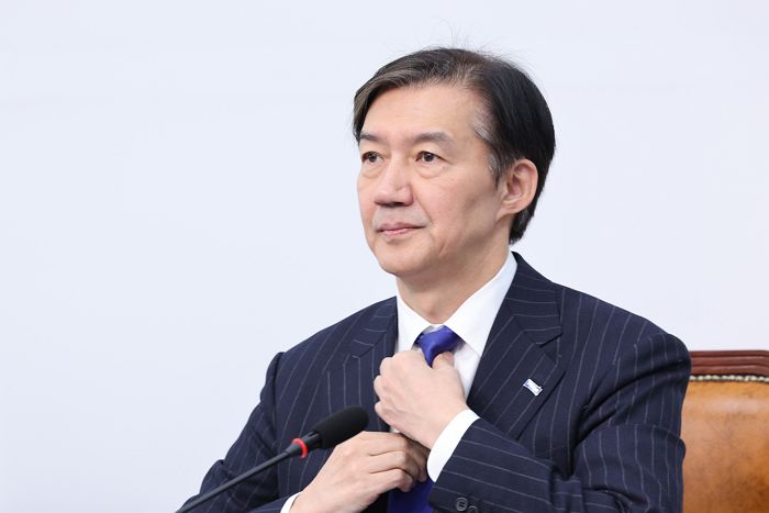 한동훈 토론 제안 거절한 조국 “장동혁이랑은 하겠다”