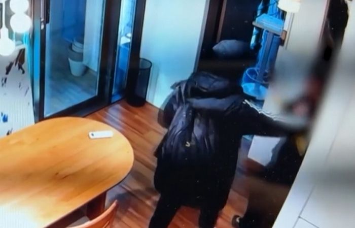강남 학원서 20대 여직원에 흉기 휘두른 50대 남성... “채용 거부당해서” (CCTV 영상)