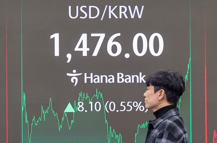 외국인 2조원 매도 여파에 환율 1,475.6원 찍었다... “7개월 만에 최고치”