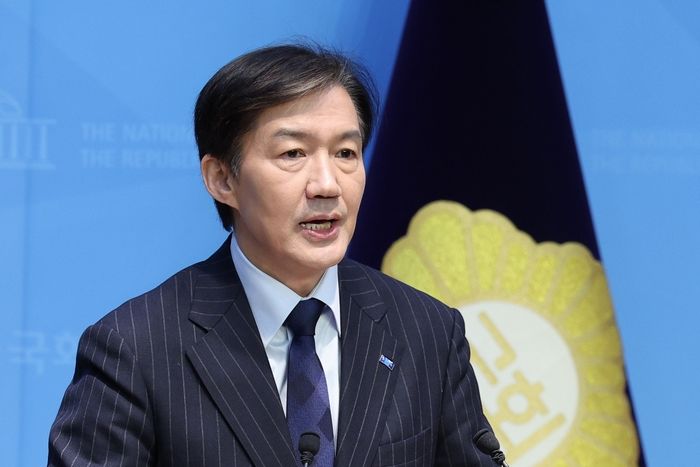 조국 “‘김영삼 정치’는 조국혁신당 DNA... 국민의힘, 영정 내려야” 날선 비판