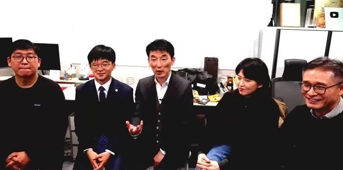 ‘막말’ 김용현 변호사들 유튜브 ‘슈퍼챗’으로 벌어들인 돈 봤더니