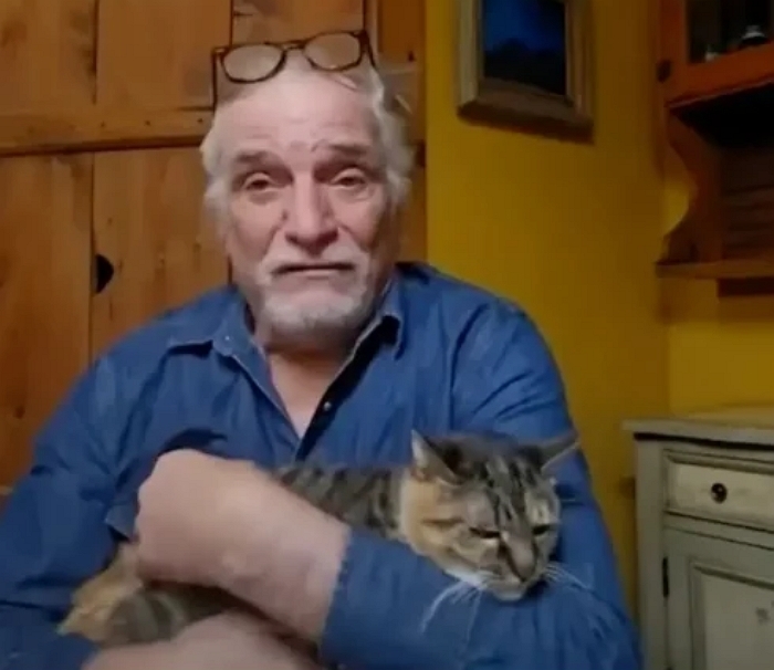 방충망 틈으로 사라졌던 반려묘, 10년 만에 돌아왔다... 영화같은 재회 스토리