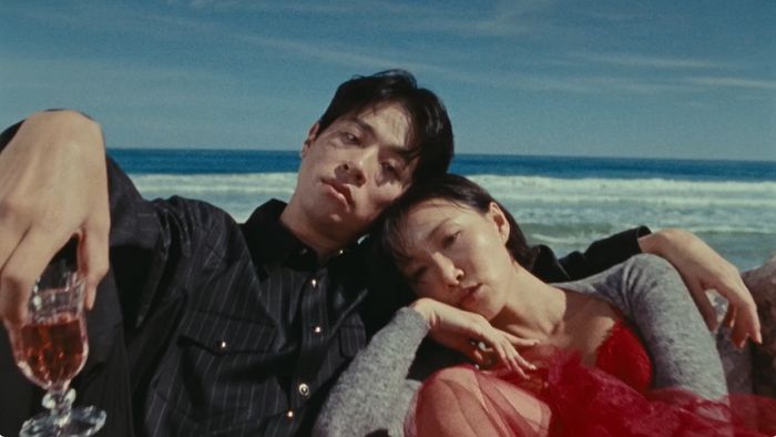 청룡서 박정민과 케미 뽐낸 화사, ‘굿 굿바이’ 음원차트 1위 기록하며 역주행 신화