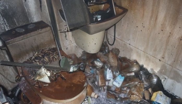 실내흡연하다 화재 일으킨 스트리머... 꽁초로 뒤덮인 집안에 반려묘 두 마리가 덩그러니