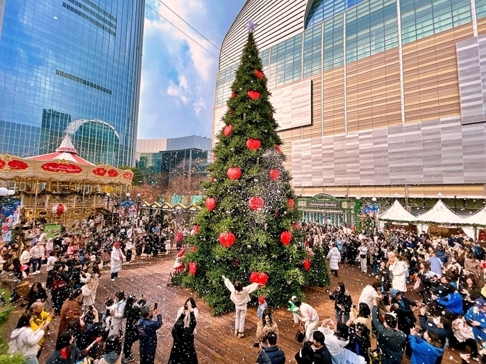 5. [롯데백화점] 롯데타운 잠실 '크리스마스 마켓' 전경.jpg