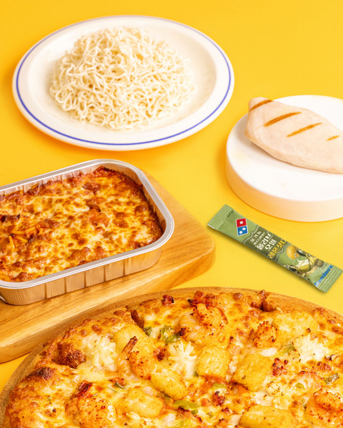 2030 남성들 사이서 인기 폭발한 도미노 ‘치킨 누들 피자’...인기 비결은?