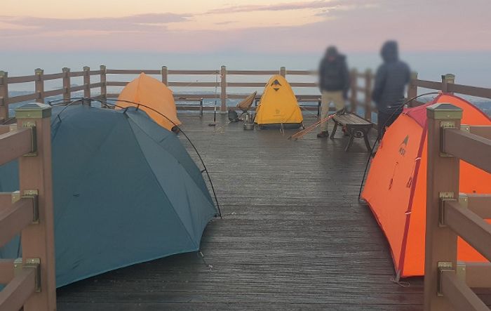 “밤새 고기 굽고 술판 벌여”... 제주 오름서 불법 취사·캠핑 즐기는 ‘민폐 캠핑족’ 단속 강화 나선다