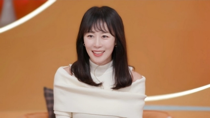 ‘49세’ 문정희, 군살 제로 ‘내 천(川)자 복근’ 자랑... “매일 5km 러닝”