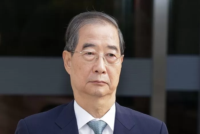 12·3 비상계엄 과정에서 윤석열 전 대통령의 내란 행위를 방조한 혐의를 받는 한덕수 전 국무총리가 27일 오후 서초구 서울중앙지방법원에서 열린 구속 전 피의자 심문(영장실질심사)을 마친 후 호송차에 탑승하고 있다. 2025.8.27 / 뉴스1