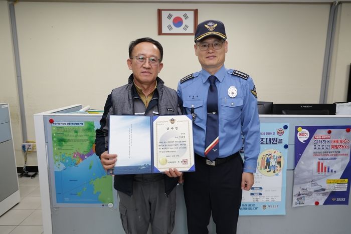 ‘풍덩’ 소리에... 부산 영도대교서 추락한 20대男 구조한 선장