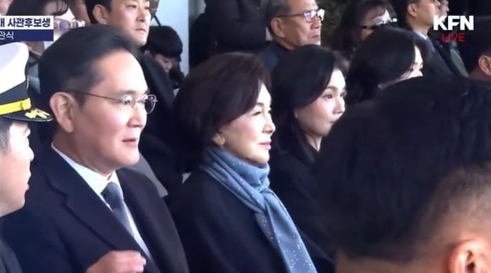 이재용 회장, 장남 ‘장교 임관식’ 현장 등장... 엄마·할머니·고모·이모까지 총출동
