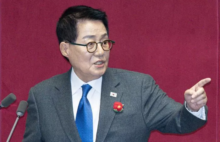 지난 2월 대정부질문을 하고 있는 박지원 의원 / 뉴스1