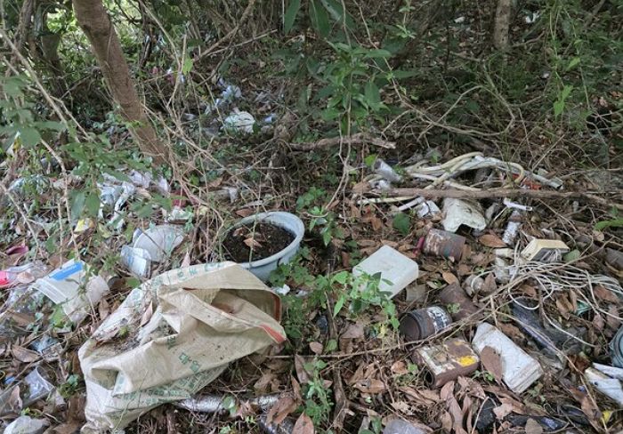 “무단투기 금지” 경고문 아래에도 버젓이... 폐기물로 뒤덮인 제주 곶자왈