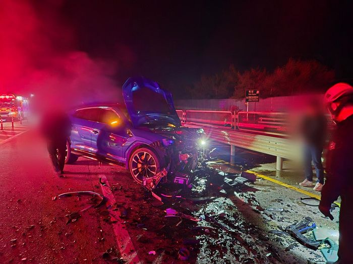 정읍 교차로서 ‘역주행’한 폭스바겐, 람보르기니와 충돌... “4명 사상”