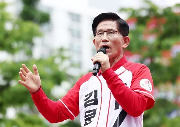 21일 경기 고양시 화정역 문화광장 앞에서 집중유세 중인 김문수 국민의힘 대통령 후보 / 뉴스1