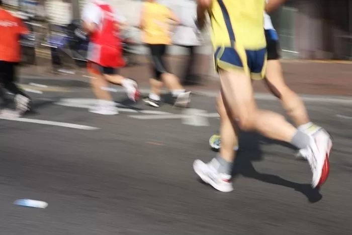 마라톤 중 트럭에 치인 20대 유망주, 끝내 사망... 진태현 “남 일 같지 않아”