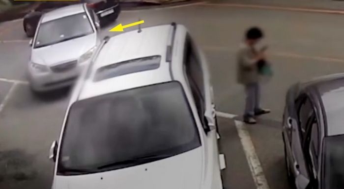 주차 브레이크 미작동 차량, 경사로서 미끄러져 부부 사망... 70대 운전자 송치