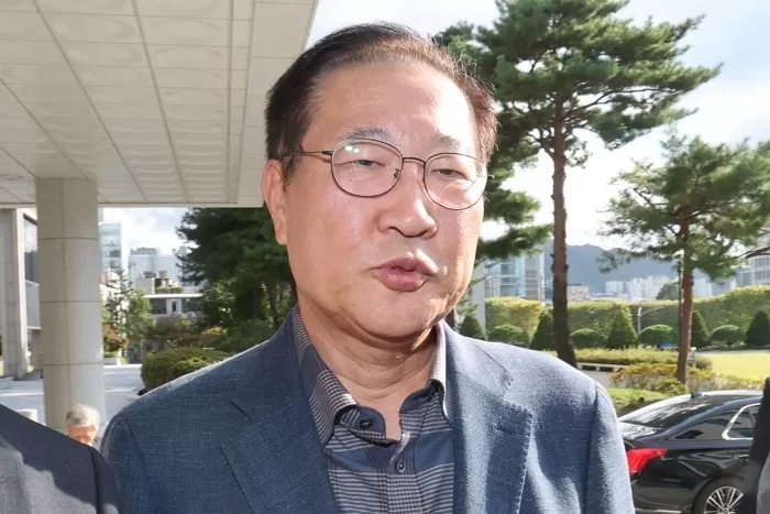 박성재 전 법무부 장관이 지난달 23일 구속영장 기각 이후 첫 조사를 받기 위해 서울 서초구 서울고등검찰청 내란 특검에 출석하고 있다. / 뉴스1