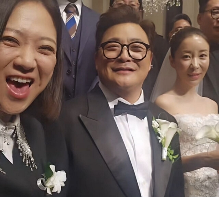 “가상부부에서 사회자로”... 김숙, 윤정수 결혼식서 ‘각별한 우정’ 빛났다