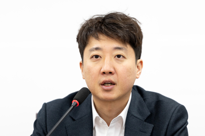 이준석 “국힘, 정치적으로 사망한 尹 놓지 못해... 수준 낮은 싸움 끝내라”