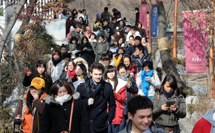 K-컬처 열풍으로 한국어 학습자 급증... 외국인이 이해하기 어려워하는 단어 5가지