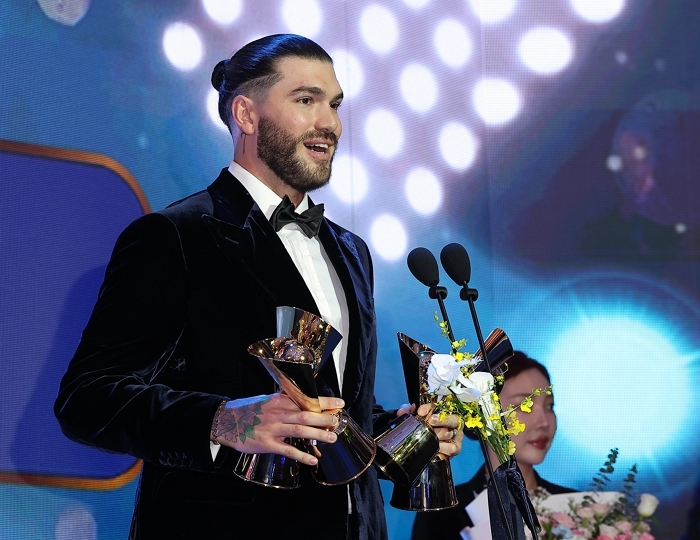 KBO 4관왕 폰세, 갑작스레 한국 일정 모두 취소하고 ‘미국행 비행기’ 올랐다