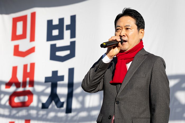 장동혁 “감옥 갈 사람은 추경호 아닌 이재명” ... 계엄 사과 요구는 ‘일축’