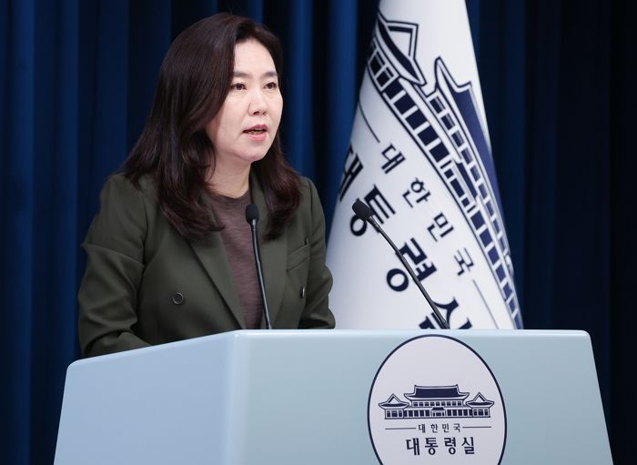 강유정 대변인 “李 대통령은 다정한 장난꾸러기... 화내는 모습 본 적 없어”