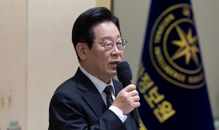 李대통령 “군사 쿠데타 등 ‘반헌법적 범죄’, 나치 전범처리하듯 해야”