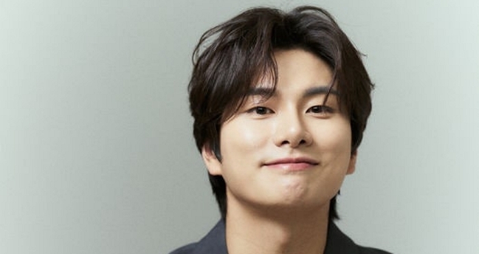 ‘놀뭐’ 하차한 이이경, 일본 드라마 첫 진출... K팝 기획사 대표된다