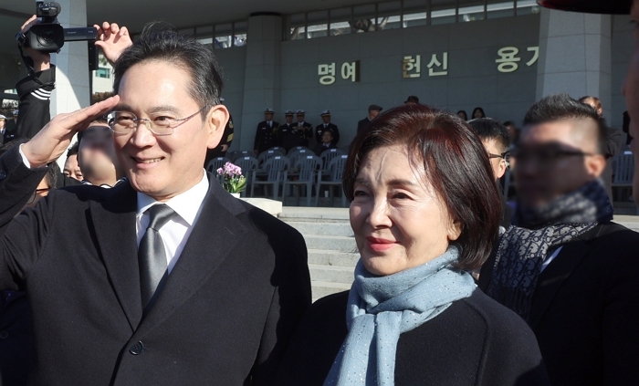 홍라희, 이재용에 삼성물산 지분 1.06% 전량 증여... 이 회장 지분 20% 돌파