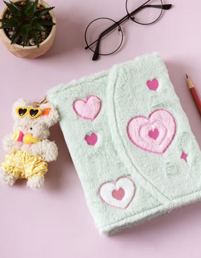 사진4_(주)아성다이소 '패브릭 커버 하트 6공 다이어리'.JPG