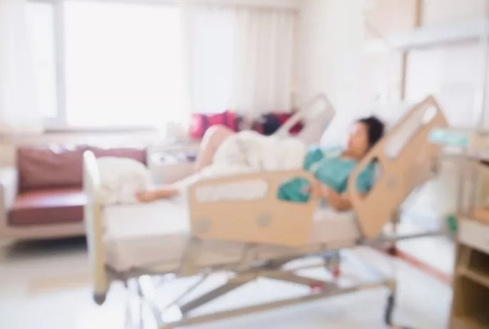 병원 침대서 넘어진 만취 환자, 8개월 뒤 사망... 병원장 ‘벌금형’ 이유는?