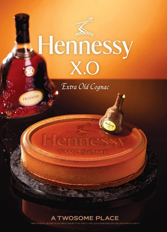 투썸플레이스, 코냑 브랜드 헤네시 X.O와 협업한 한정판 케이크 예약 시작