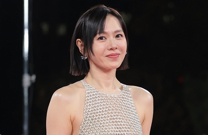 배우 손예진, ‘성난 등 근육’ 자랑... 출산 후에도 꾸준한 자기 관리