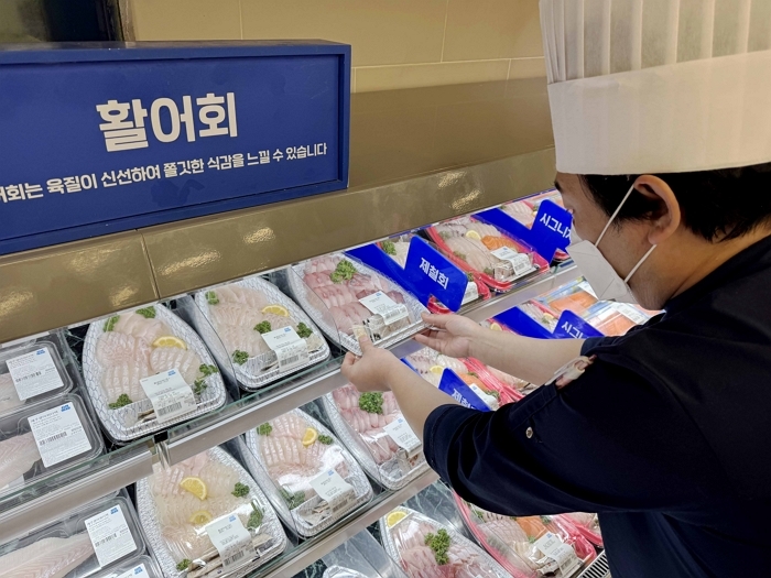 겨울 제철 방어회, 내일(5일)부터 이마트서 ‘초특가’에 만나보세요