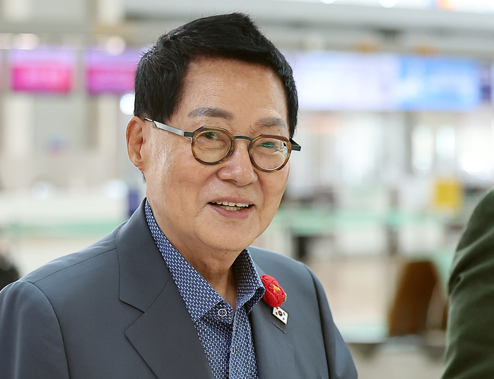 박지원 “계엄 사과, 양심 살아있는 국민의힘 의원 25분께 박수를 보낸다”