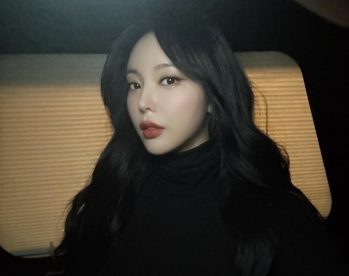 홍진영, 트로트여신에서 세련된 CEO로 변신!... 확 달라진 분위기 ‘눈길’