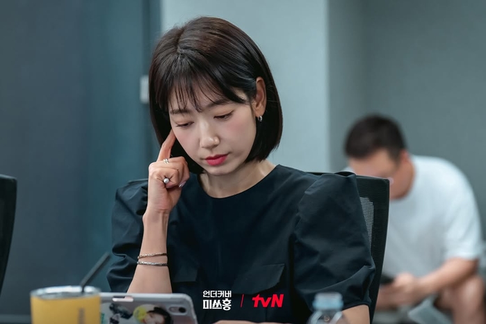 박신혜부터 ITZY 유나까지... tvN 드라마 ‘언더커버 미쓰홍’ 대본 리딩 현장 공개
